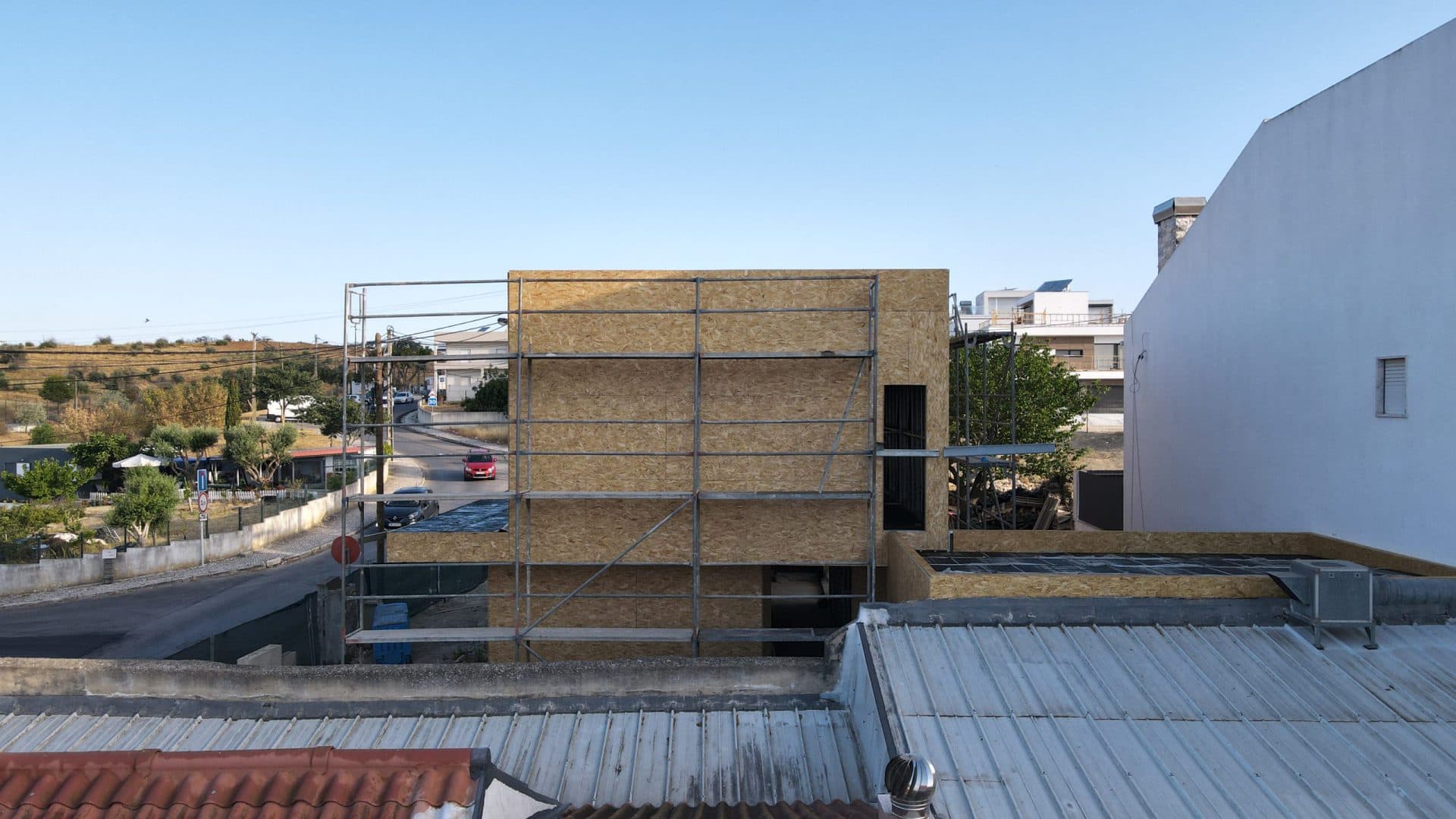 Estrutura LSF lateral esquerda OSB com vista para rua