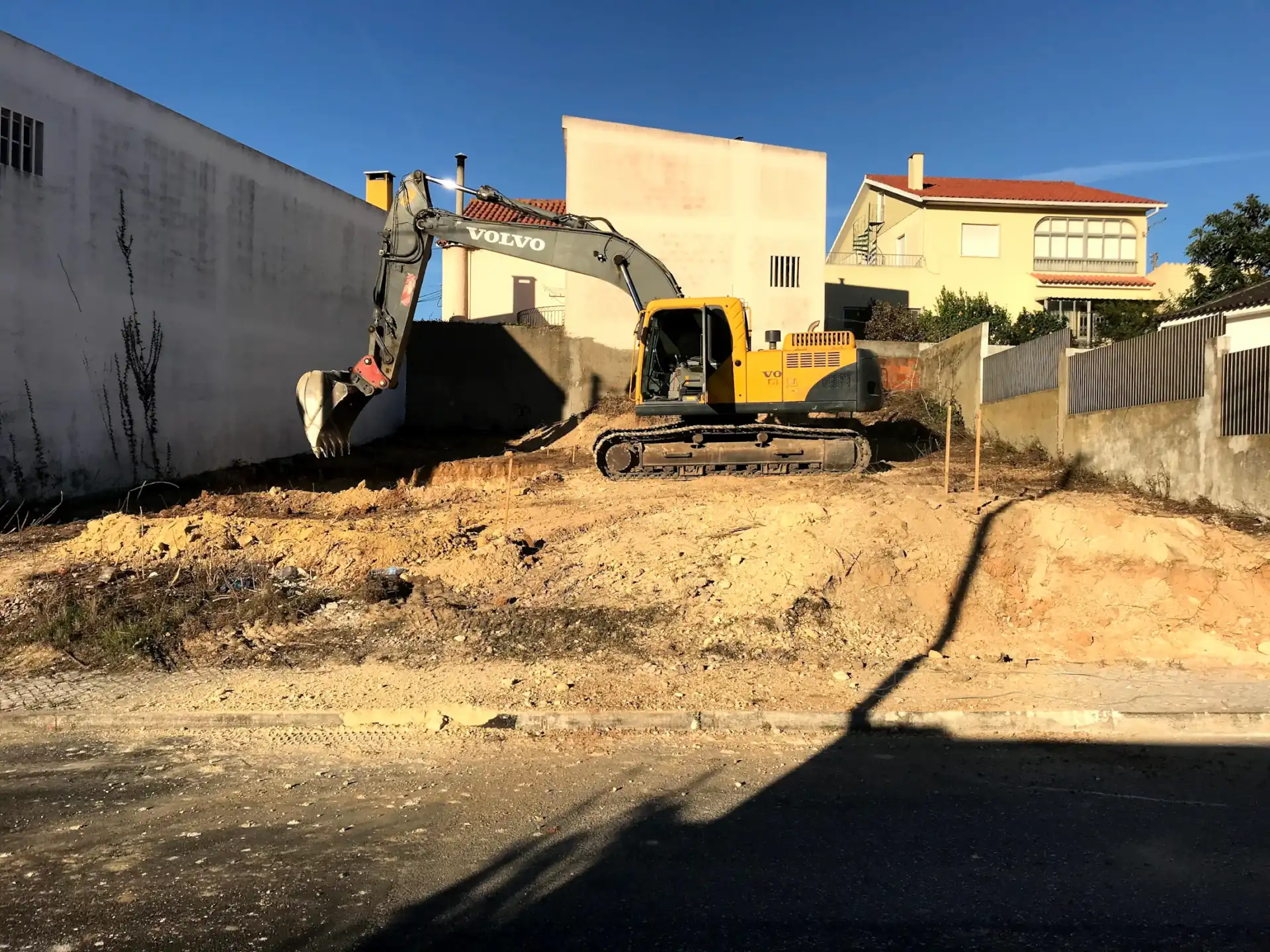 Escavadora a Preparar Fundação