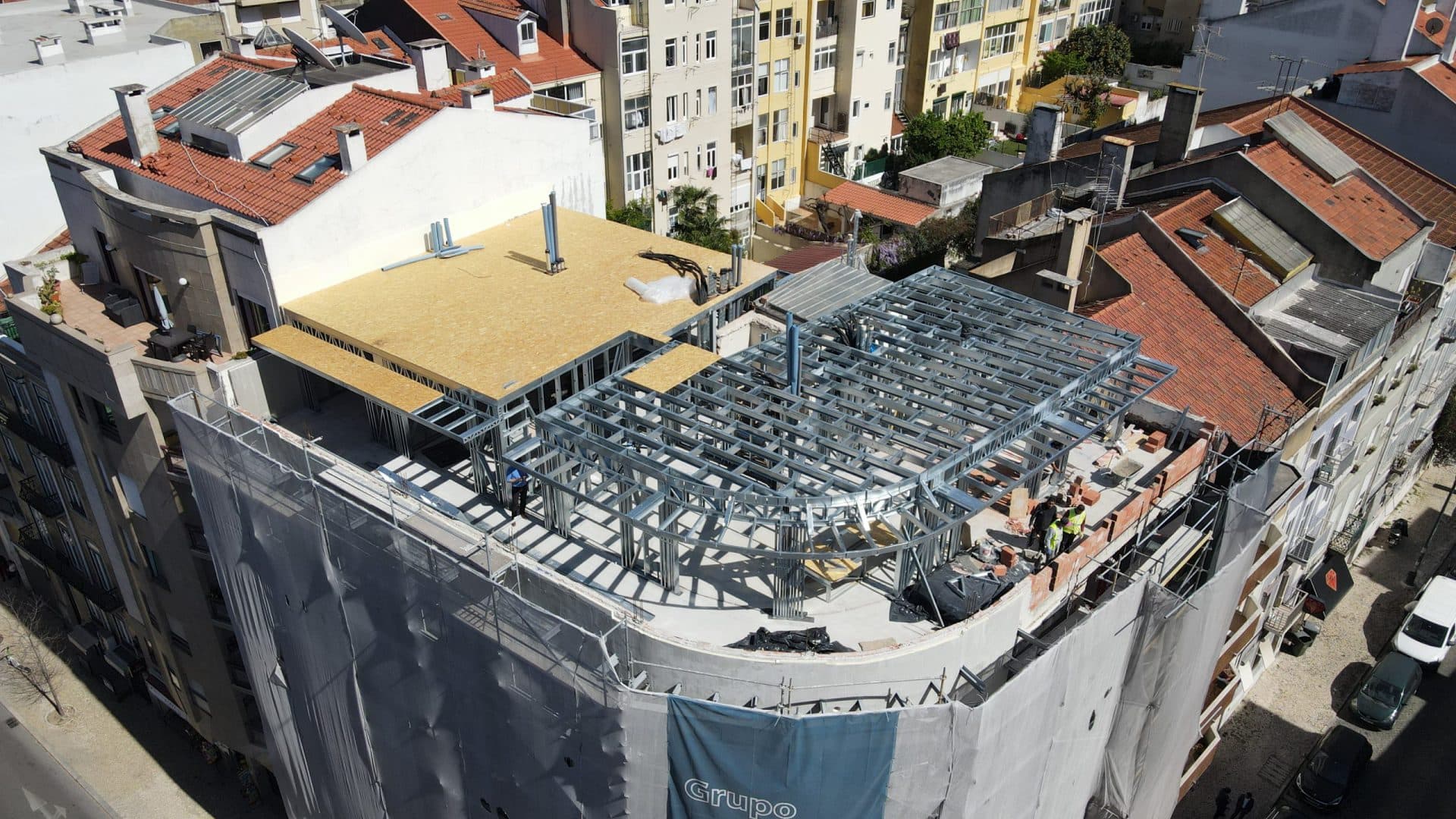 Trabalhadores no Topo de Cobertura LSF