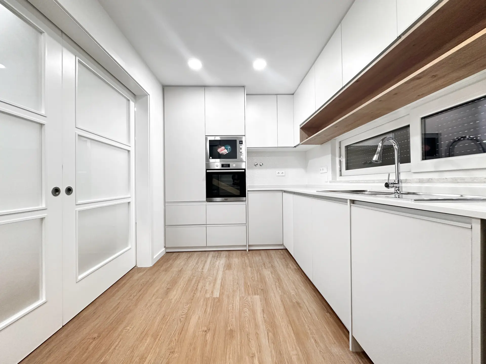 Cozinha Equipada Trás