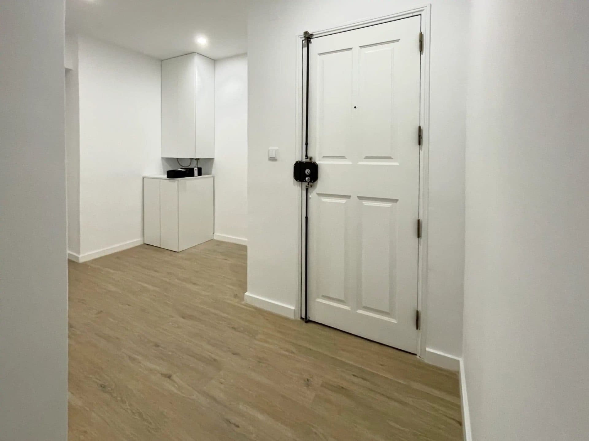 Hall de Entrada com Vista para Porta