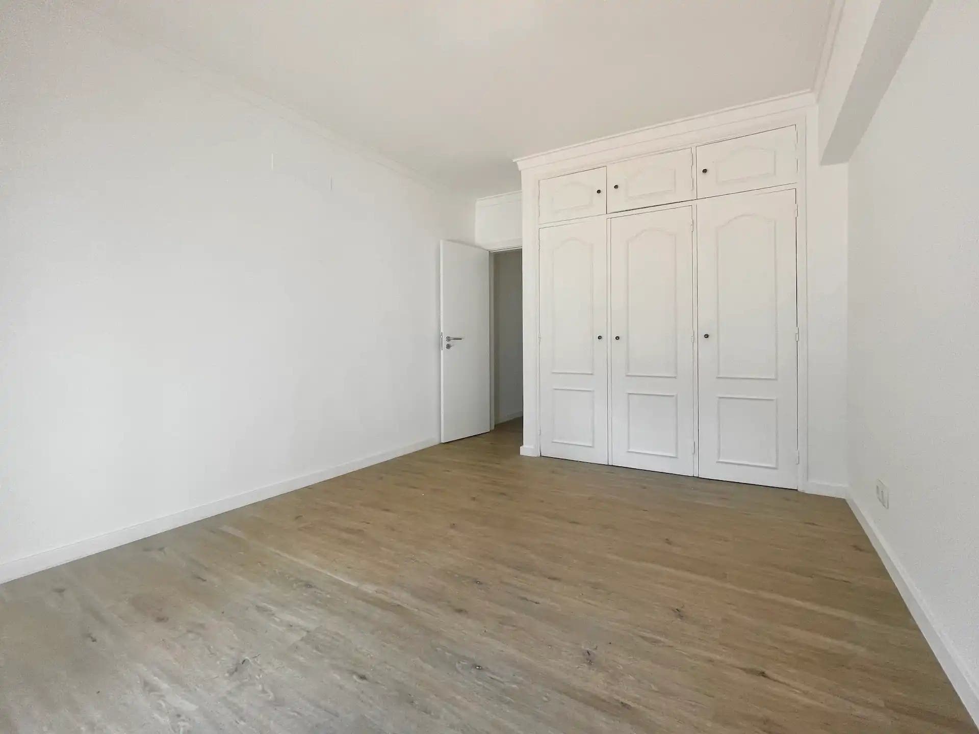 Quarto com Roupeiro Branco