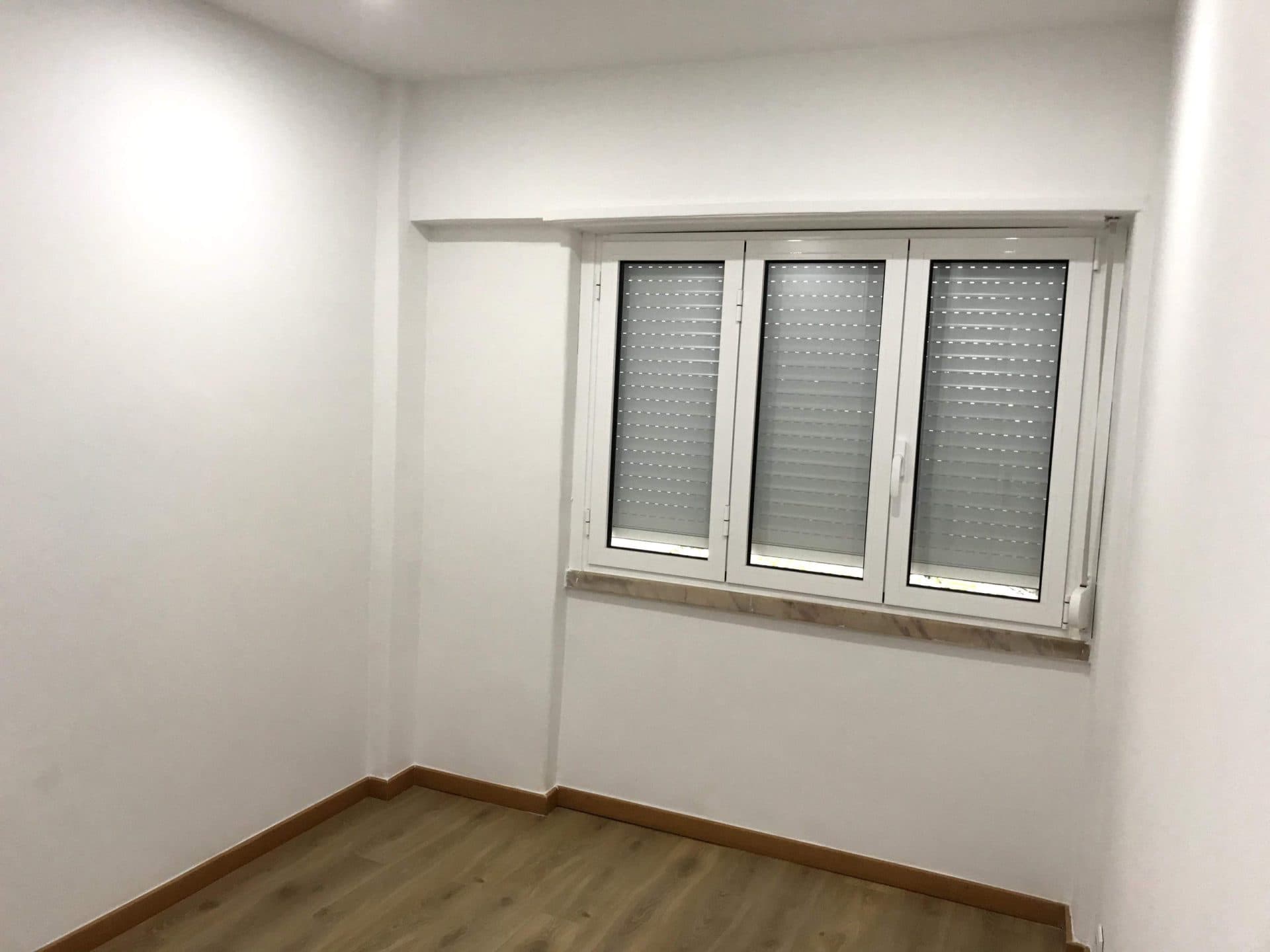 Quarto Renovado com Janela Nova