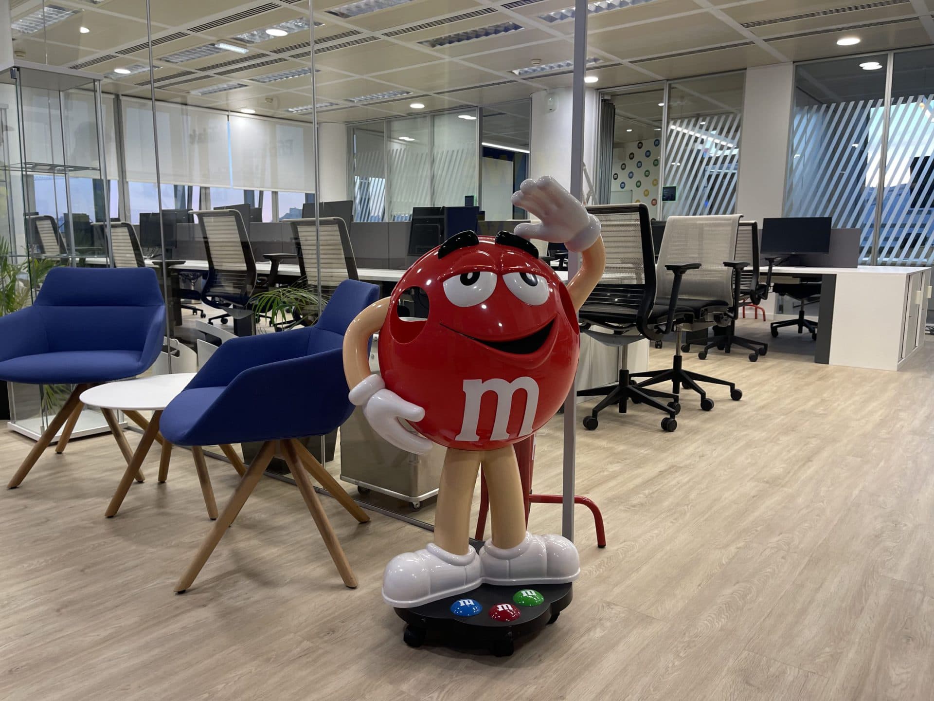 Boneco MnMs Vermelho